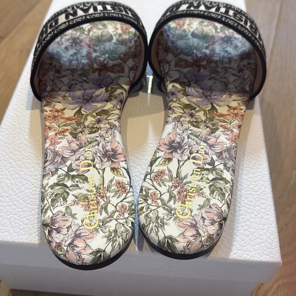 Christian Dior Floral Slide Sandals - Picture 4 of 11